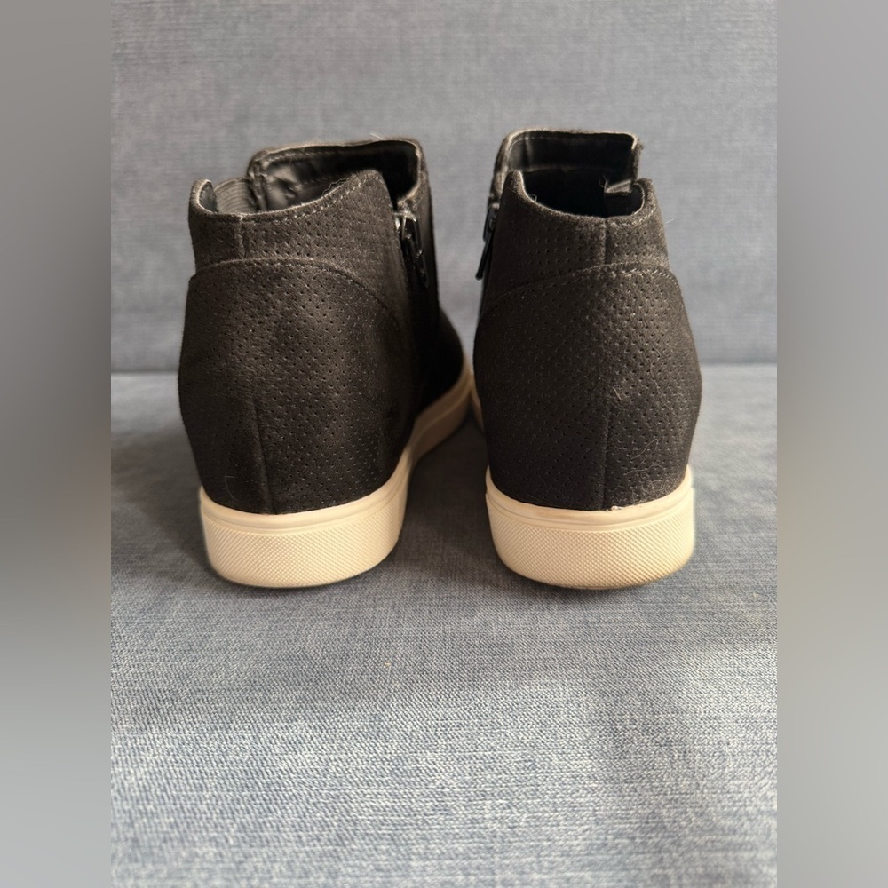 Time and Tru Women Black Black Faux Suede Slip On Zip Ankle Booties SZ 9W Casual - Picture 4 of 8